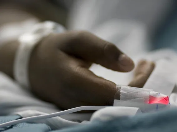 a hospital patient&#039;s hand